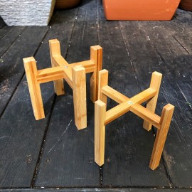 סטנד מעץ